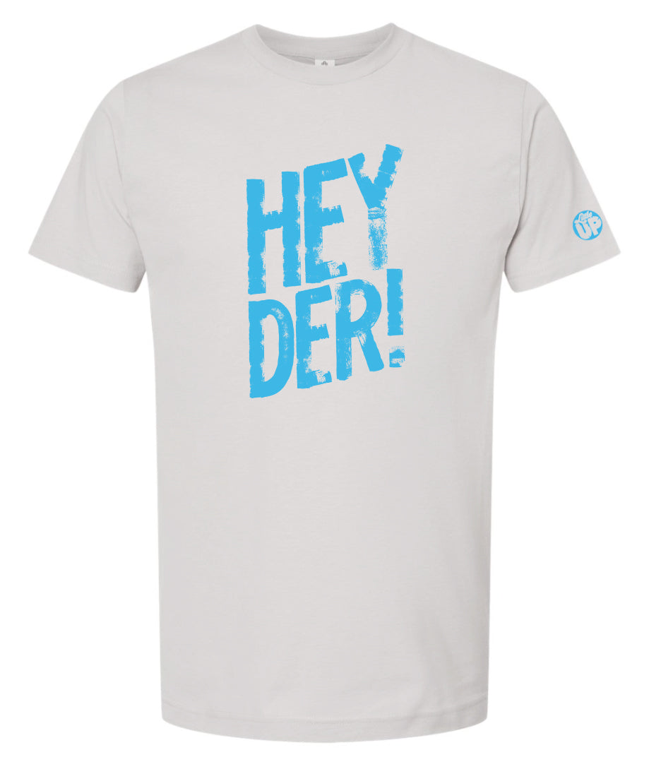 Big "HEY DER!" in textured font in light blue on light gray t-shirt