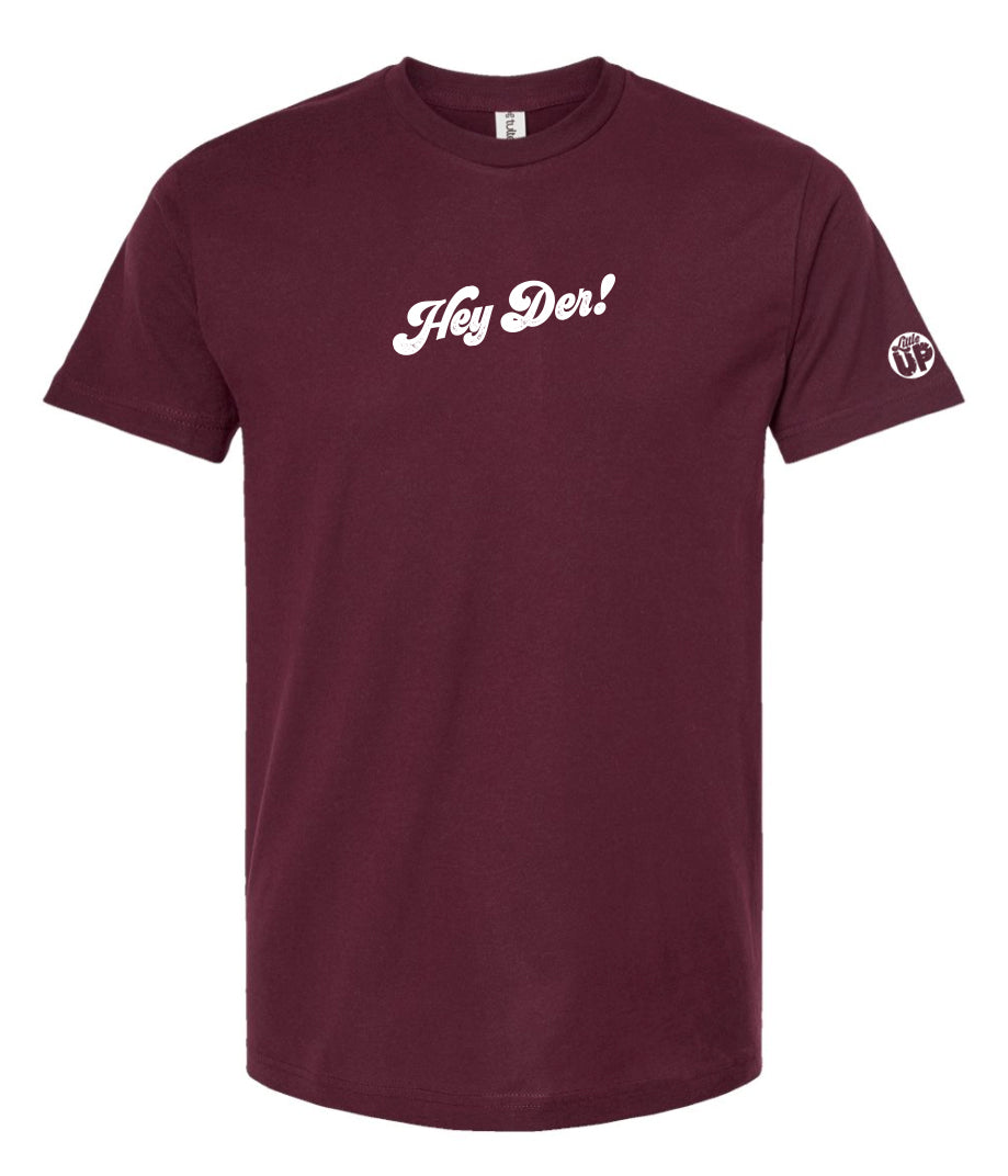 "Hey Der!" small in 70s textured script in white on maroon t-shirt